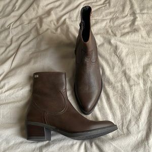 Musse and Cloud cowgirl booties. Never worn.